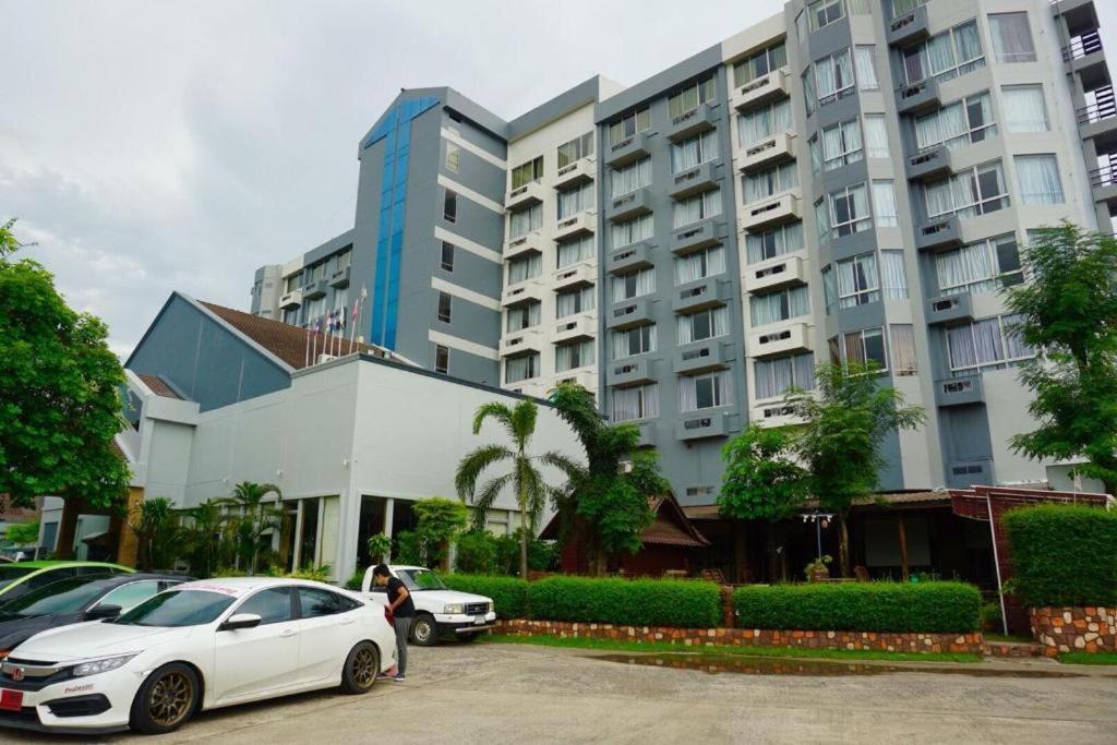 โรงแรมเทพนคร  บุรีรัมย์ ภายนอก รูปภาพ
