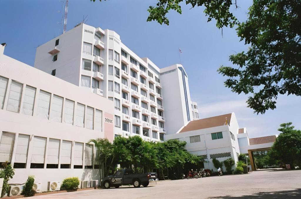 โรงแรมเทพนคร  บุรีรัมย์ ภายนอก รูปภาพ